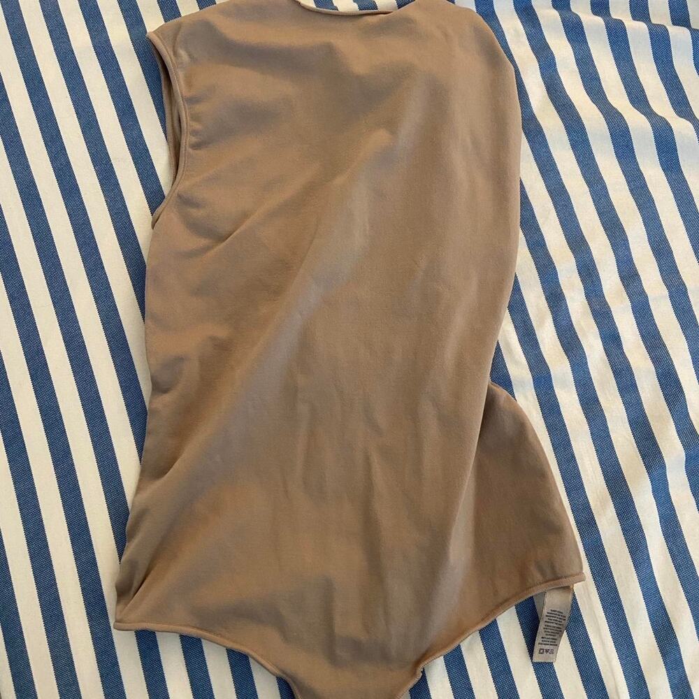 SKIMS Tan and cream skims bodysuit - Picture 2 of 3